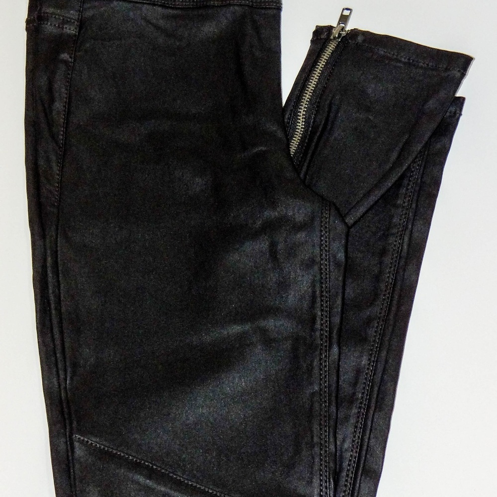 Black Sneak Peek Moto Leggings